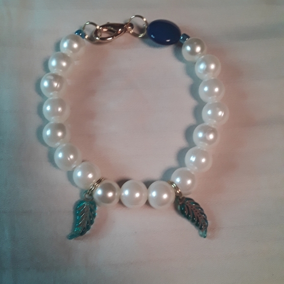 Elegant Faux Pearl Bracelet 7.0" - Picture 9 of 9